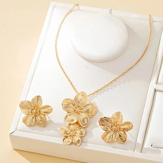 A Set of Women's Jewelry Set, Flower Necklace, Earrings, Simple Set, Suitable for Daily Wear and Gift Giving Mazhari Collection